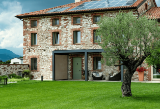 pergola-bioclimatica-Mioni-addossata-rustico-privato-06